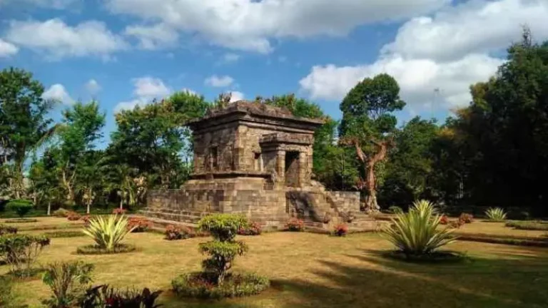 Candi Badut: Perjalanan Wisata ke Masa Lalu di Malang