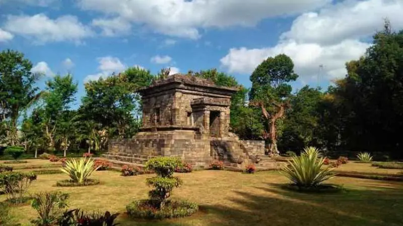 Candi Badut: Perjalanan Wisata ke Masa Lalu di Malang