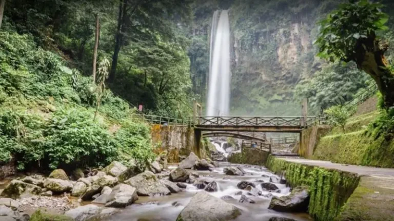 Grojogan Sewu: Memanjakan Mata dan Jiwa dengan Keindahan Air Terjun di Karanganyar