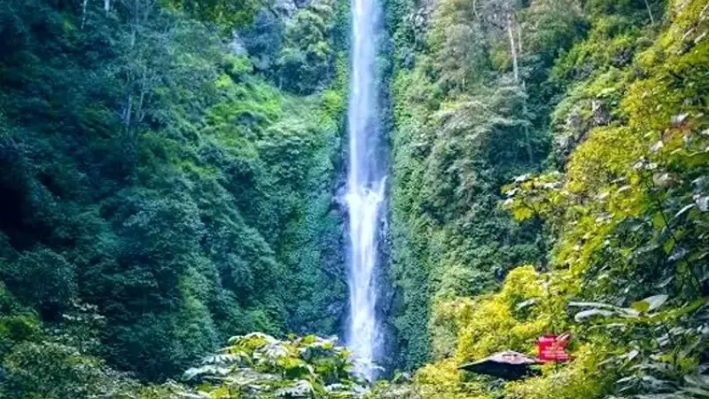 Keindahan Alam Coban Rais: Eksplorasi Air Terjun Menakjubkan di Malang