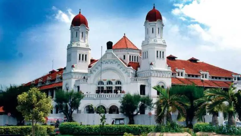 Lawang Sewu: Menjelajahi Misteri dan Sejarah di Bangunan Bersejarah Semarang