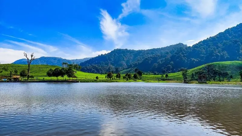 Telaga Saat dan Telaga Warna, Surga Alam Tersembunyi di Puncak Bogor