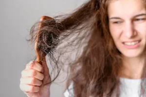 8 Cara Merawat Rambut Kering dan Mengembang